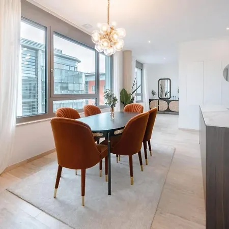 Modern 2br In Near Old Town Apartament