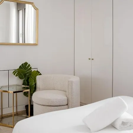 Modern 2br In Near Old Town Apartament