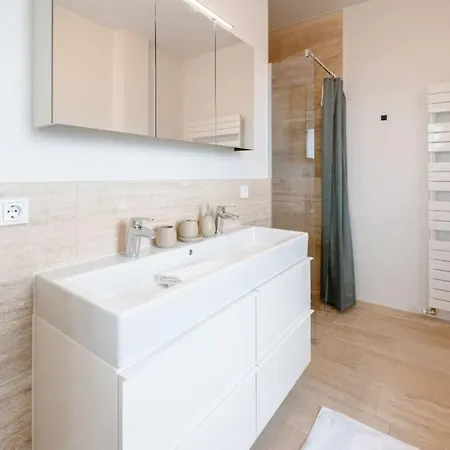 Apartment Elegance In Historic Ville-haute *