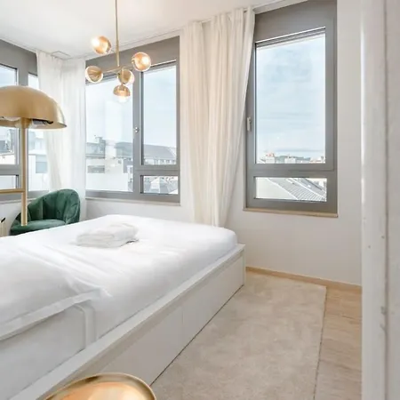 Modern 2br In Near Old Town