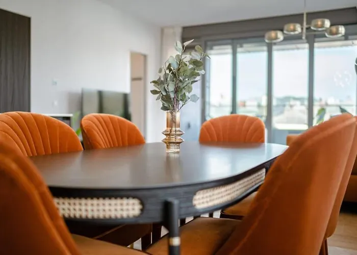 Modern 2br In Near Old Town