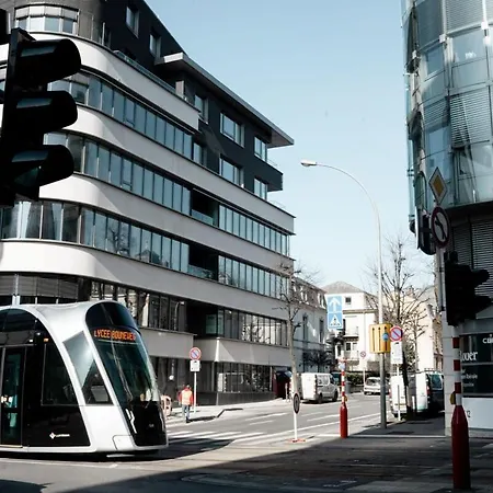 Modern 2br In Near Old Town