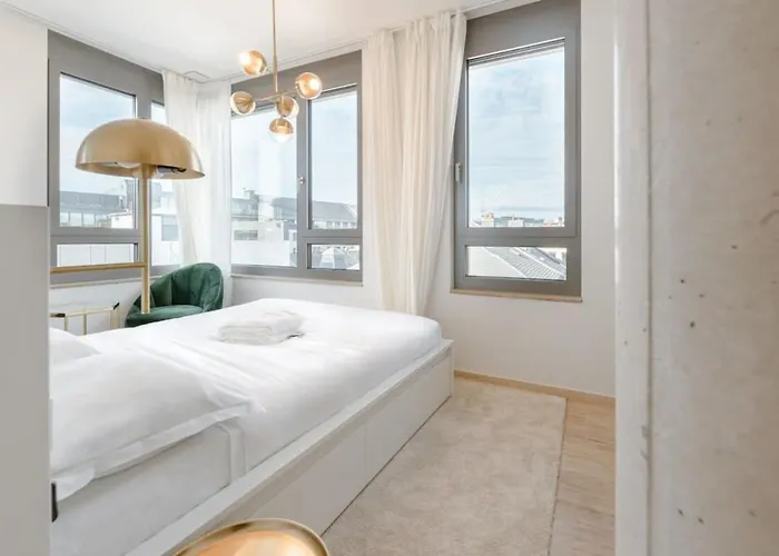 Modern 2br In Near Old Town